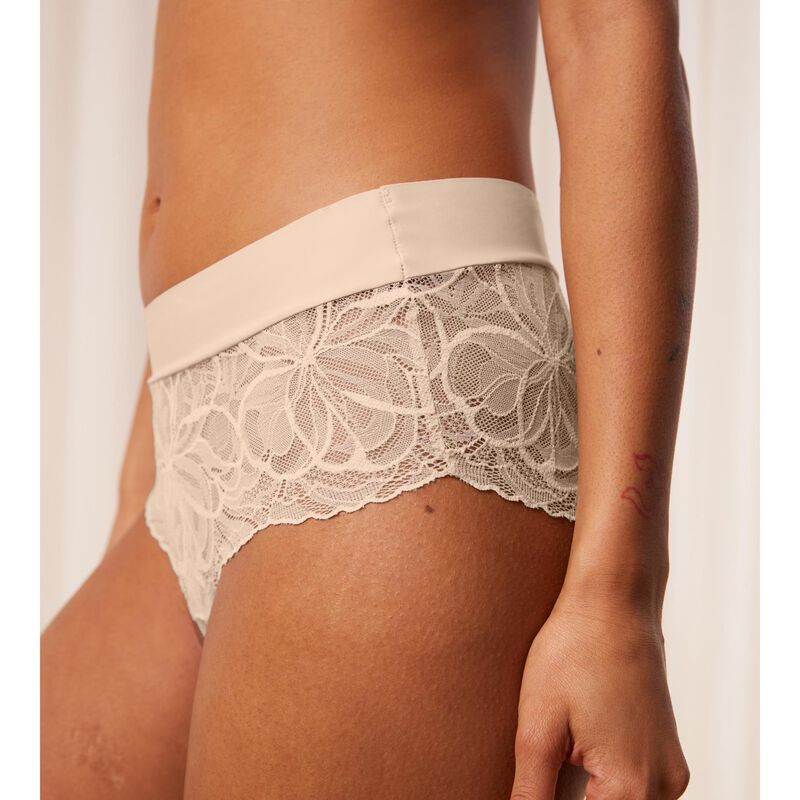 Triumph Body Make-Up Illusion Lace Shorty image number 2